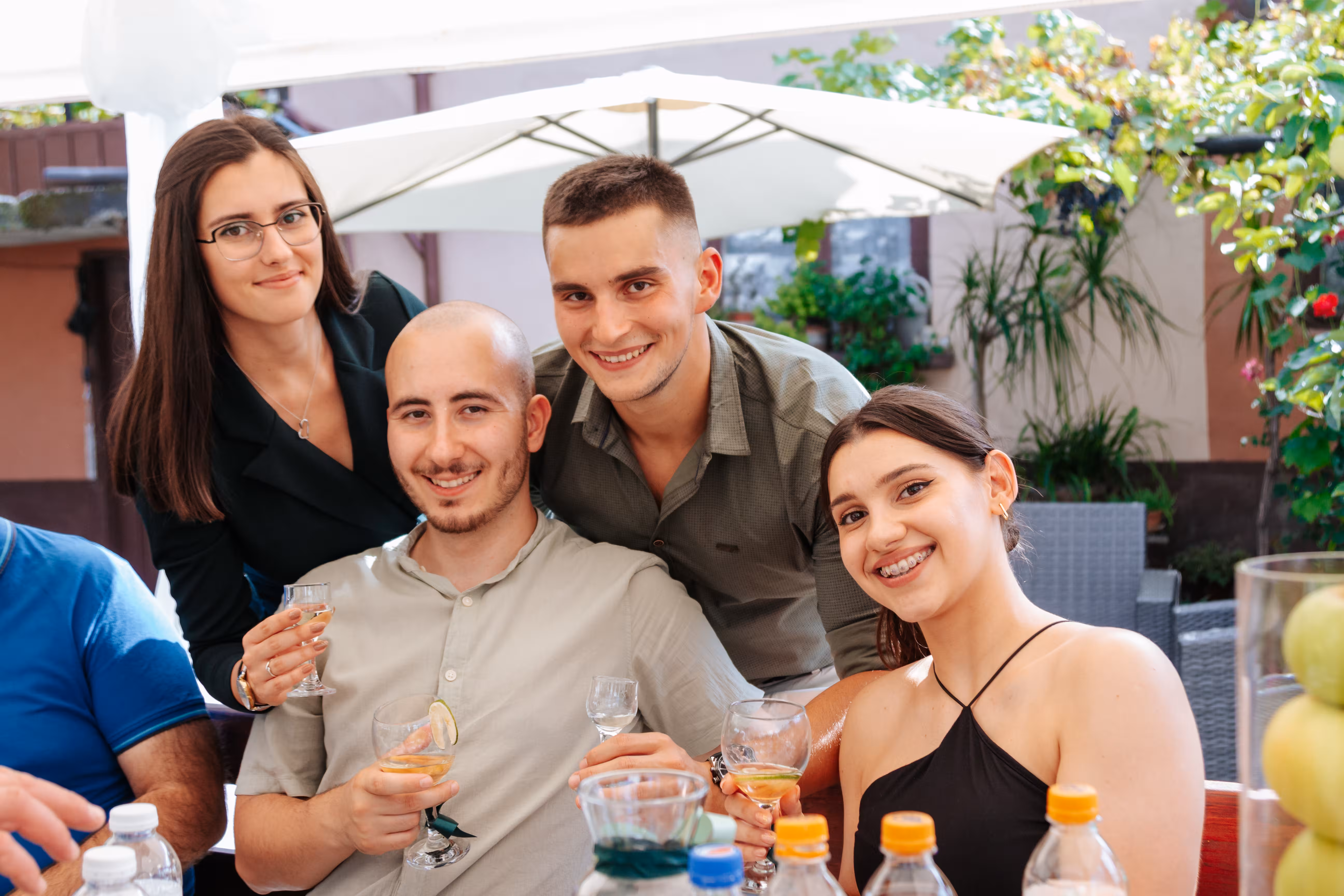 До нас в най-важния ден, кумуват сем. Иванови